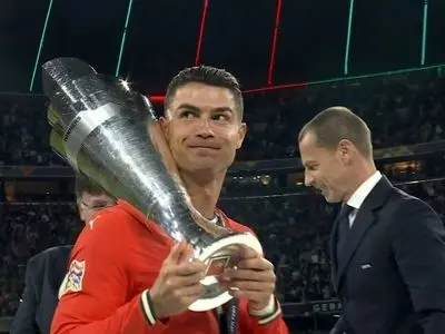ویدئو: وقتی کریستیانو جام را به پرتغال برد