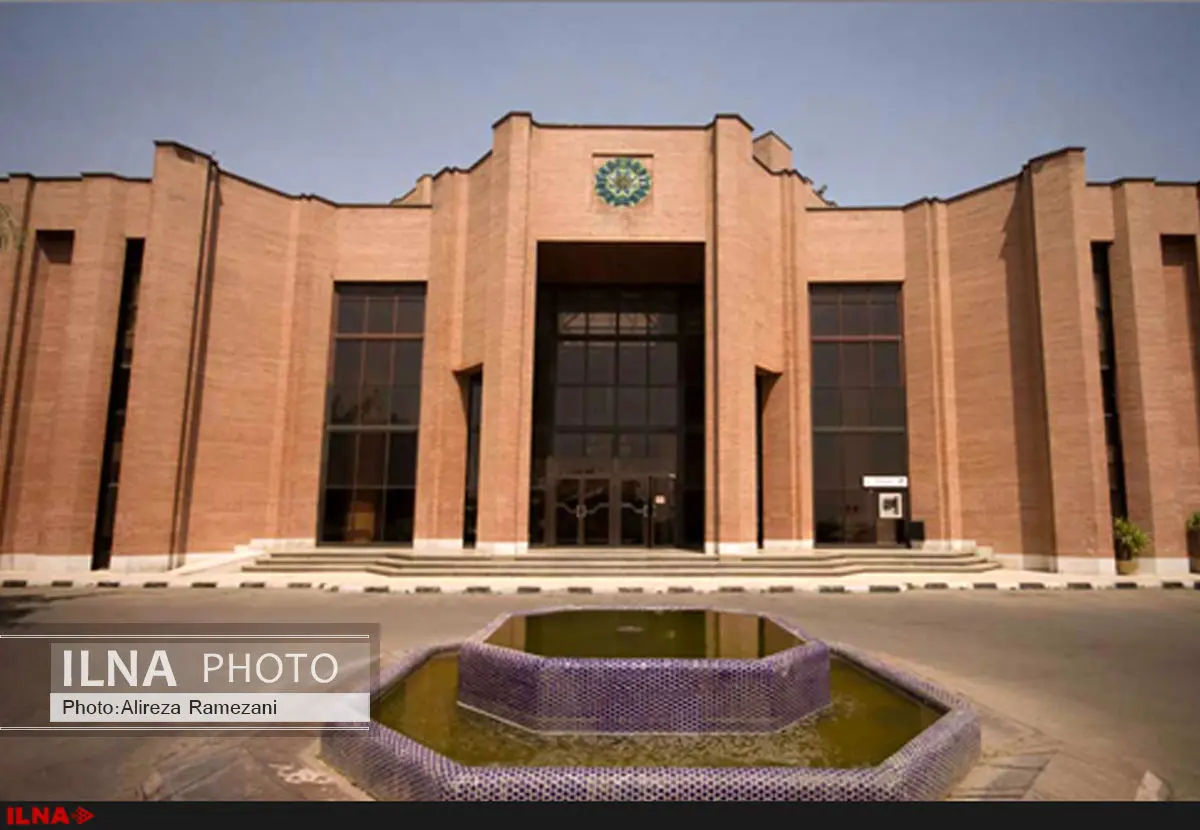 مرکز دائره المعارف اسلامی در موضوعهای سیاسی ورود نمیکند