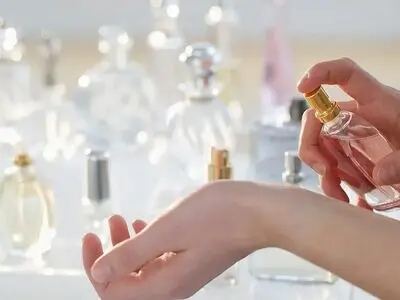 ماندگاری بیشتر بوی عطر و ادکلن با این ترفند جالب و قدیمی