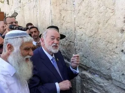 فرانسه با به رسمیت شناختن فلسطین به حماس مدال پیروزی می‌دهد