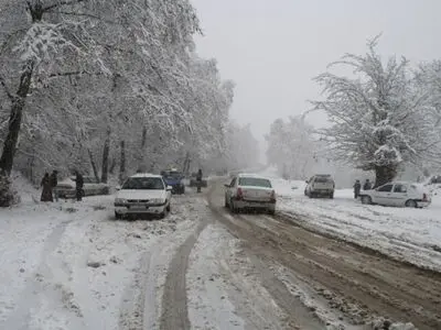 جاده‌های مازندران برفی و لغزنده است