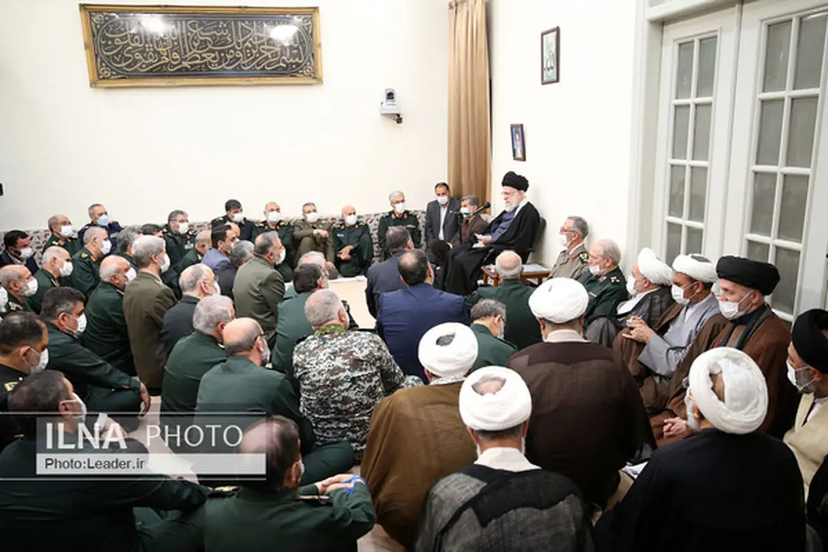 في اجتماع القادة وکبار المسؤولین في القوات المسلحة.. قائد الثورة: لا تکتفوا بأي مستوى من القوة والتقدم وامضوا قدماً دون توقف