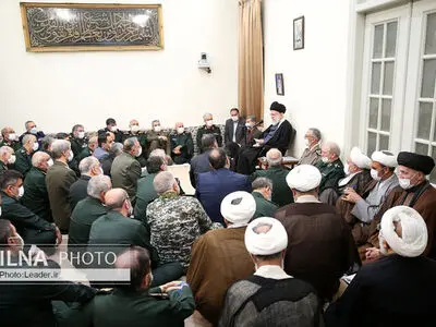 في اجتماع القادة وکبار المسؤولین في القوات المسلحة.. قائد الثورة: لا تکتفوا بأي مستوى من القوة والتقدم وامضوا قدماً دون توقف