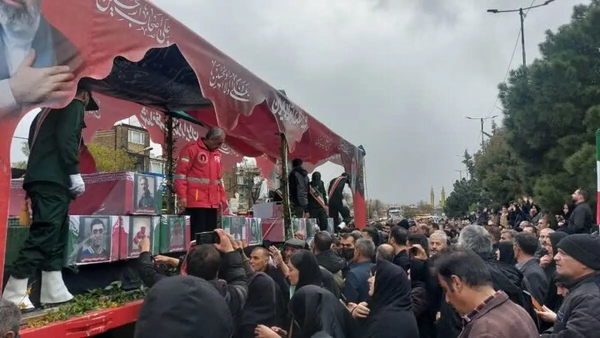 آئین تشییع پیکر مطهر ۱۲ تن از شهروندان دورود برگزار شد