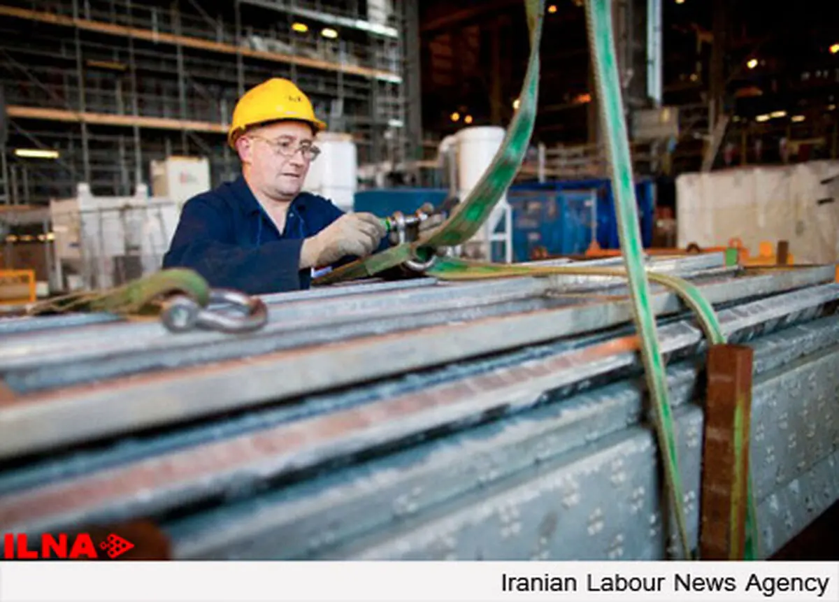 کارگران «بلورک البرز» منتظر بازگشایی کارخانه هستند