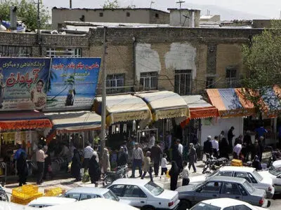 دروازه کازرون شیراز؛ نبردِ معیشت و مدرنیته/ کسبه: معیشتمان نابود می‌شود/ عضو شورای شهر: ٦٠ درصد کسبه قرارداد انتقال را امضا کرده‌اند
