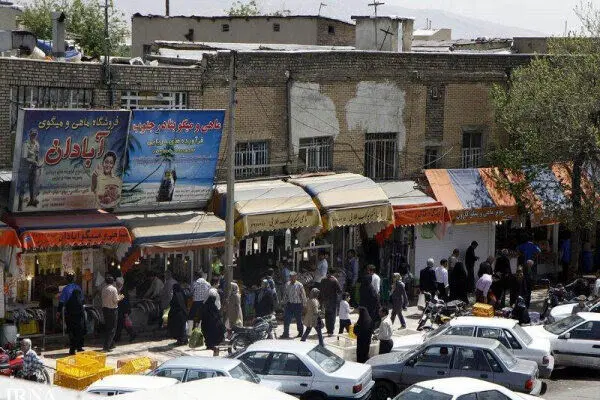 دروازه کازرون شیراز؛ نبردِ معیشت و مدرنیته/ کسبه: معیشتمان نابود می‌شود/ عضو شورای شهر: ٦٠ درصد کسبه قرارداد انتقال را امضا کرده‌اند