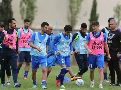 کاروان استقلال راهی تبریز شد