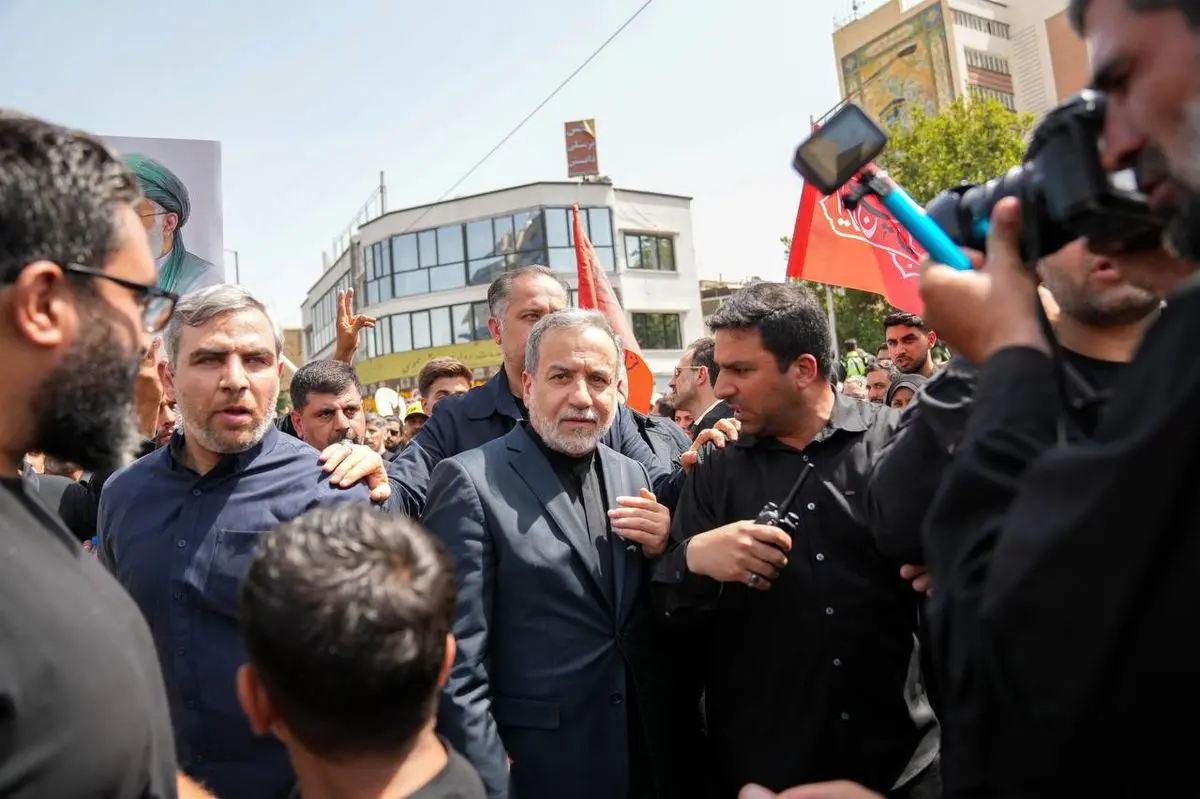 تأسیسات و بناها، هرچند مهم با گذر زمان با استحکامی بیشتر بازمیگردند