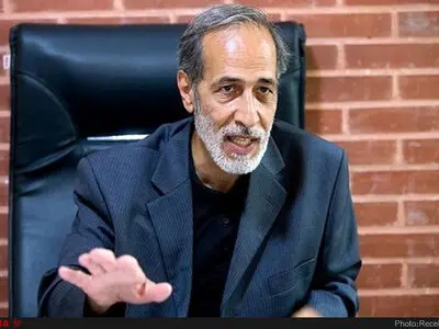 سر ریز مشکلات داخلی جناح‌ها به سیاست خارجی و آسیب دیدن اقتدار دولت/ بساط اداره کشور با گروه‌های ذی‌نفوذ برچیده شود