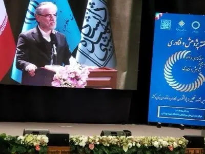 اکنون در تنازع میان تولید مقاله و حل مسائل کشور گرفتار شده‌ایم