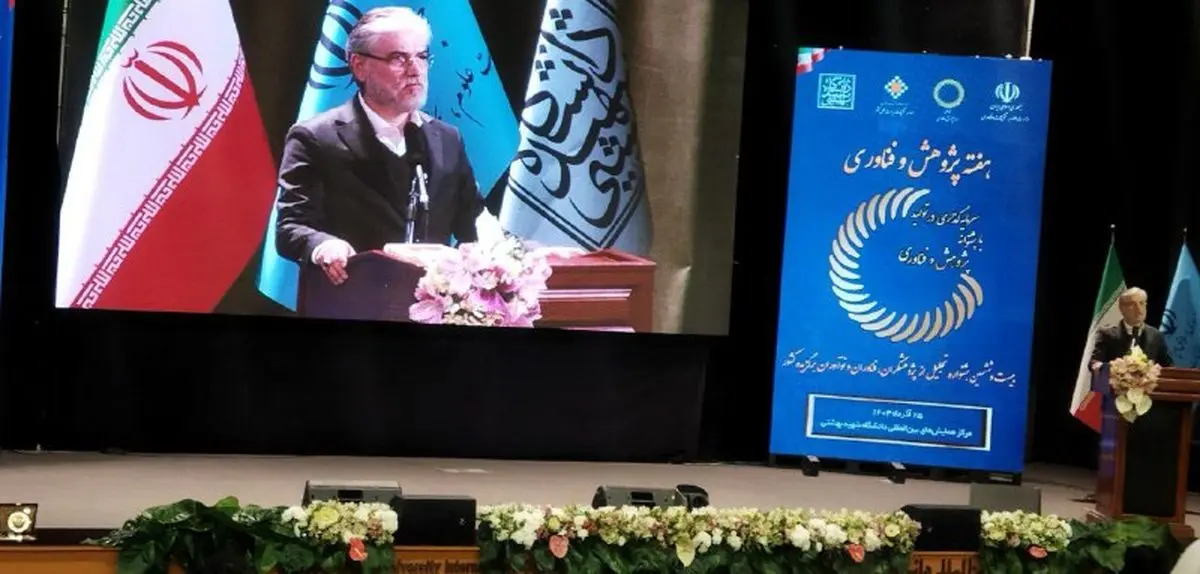 اکنون در تنازع میان تولید مقاله و حل مسائل کشور گرفتار شده‌ایم