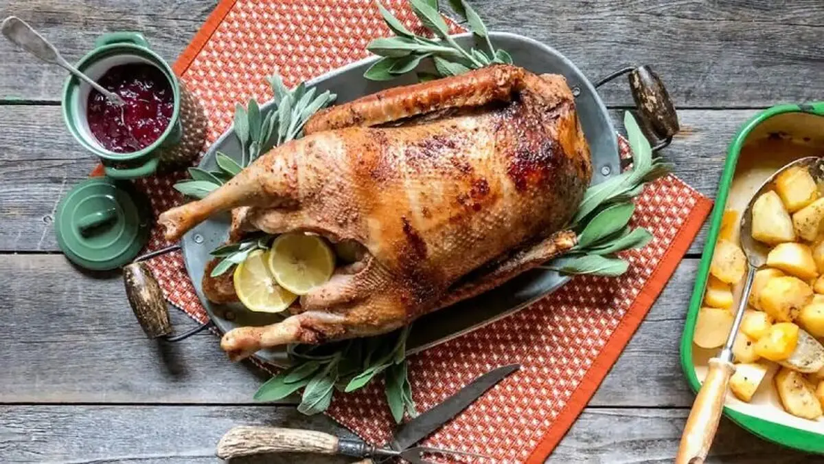 مواد غذایی محلی بخوریم یا نه؟