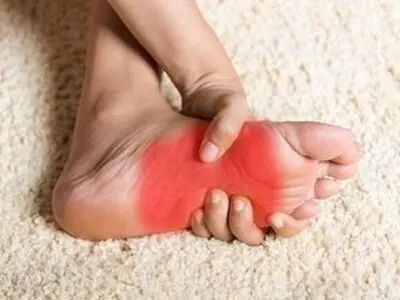 داغی و سوزش کف پا نشانه چیست؟/ با بهترین تسکین‌ دهنده کف پای داغ آشنا شوید 