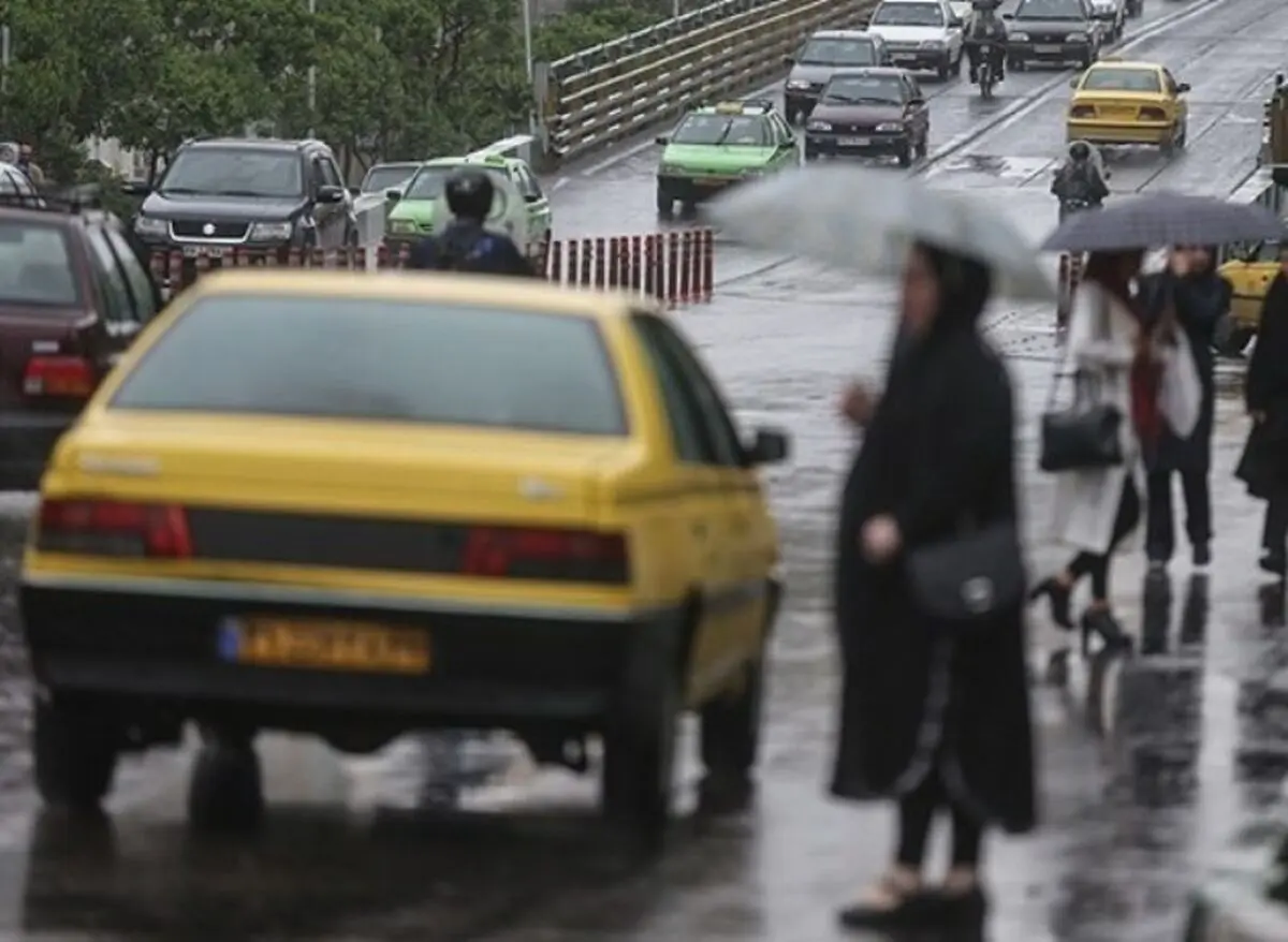 تاکسی‌ زرد در خدمت مسافران تاکسی‌های اینترنتی/ کمبود تاکسی به دلیل ترافیک ایام پایانی سال است/برخورد با رانندگان متخلف و برگشت کرایه اضافه به مسافر