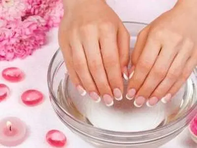 چگونه می توان ژل مانیکور را از روی ناخن در خانه حذف و پاک کرد؟ 