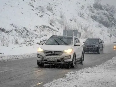 ترافیک پرحجم در محور هراز به دلیل بارش سنگین برف

