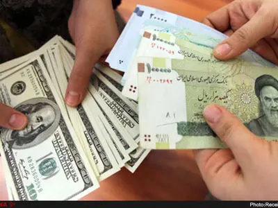ریزش لحظه‌ای قیمت دلار در بازار  
