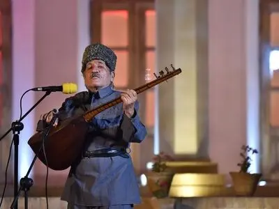 مسدود شدن اینستاگرام جشنواره به دلیل حضور شرکت‌کنندگان بر مزار سردار سلیمانی/ اجرای خاطره‌انگیز عاشیق حسن اسکندری