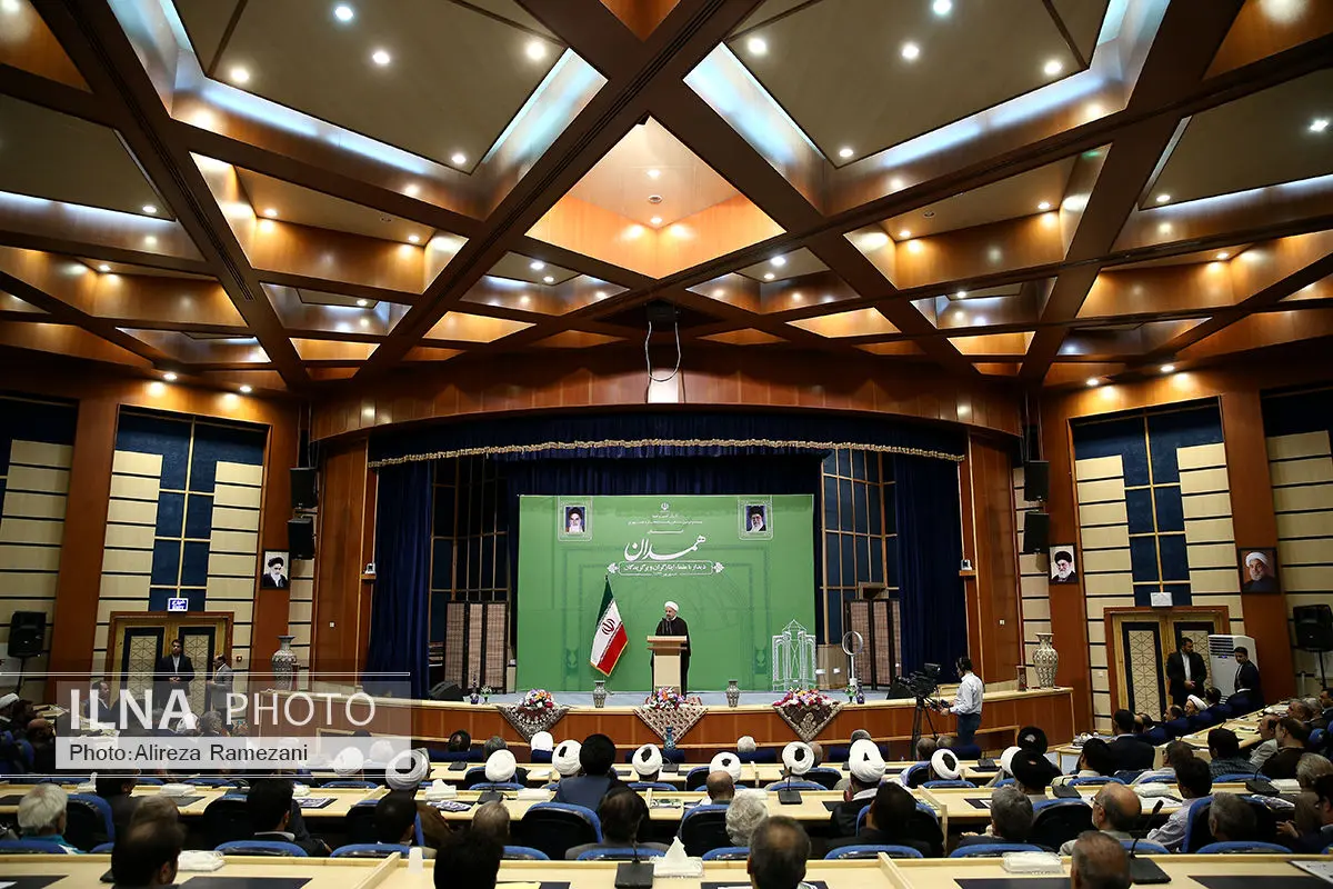 سپردن کارها به مردم برای تکمیل طرح ها و بهبود امور ضروری است