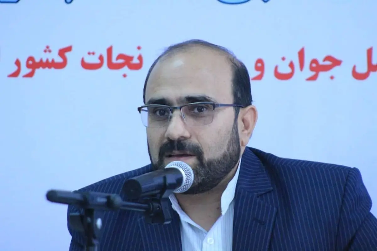 ظرفیت مینی‌بوس کاندیداهای اصولگرا تکمیل شده است/ پدربزرگ‌های اصولگرایی هنوز اصرار دارند مناسبات خشک ۵۰ سال گذشته را زنده نگه‌دارند/ شکاف میان اصولگرایان سنتی و نواصولگراها هر روز بیشتر می‌شود