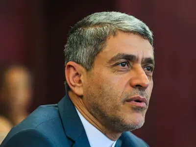 نسبة النمو الإقتصادی فی إیران خلال الصیف الماضی تفوق 9%