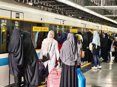 روایت واقعی از فروش اجناس عجیب و غریب در متروی تهران