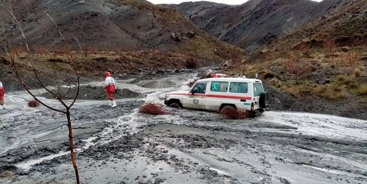 نجات هفت معدنچی گرفتار شده در سیلاب روداب سبزوار 