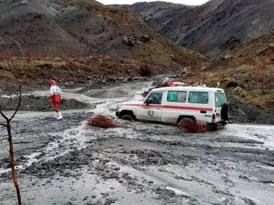 نجات هفت معدنچی گرفتار شده در سیلاب روداب سبزوار 