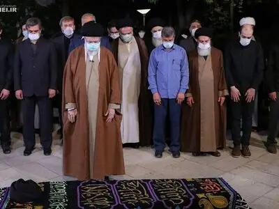 رهبر انقلاب بر پیکر مرحوم فاطمی‌نیا نماز میت اقامه کردند