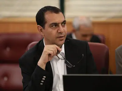 قوه قضائیه معادل دلاری بدهی تراستی‌ها را پس بگیرد/ چه کسی تراستی‌ها را انتخاب کرد؟/ تصمیم‌گیران و دستوردهندگان پاسخگو باشند