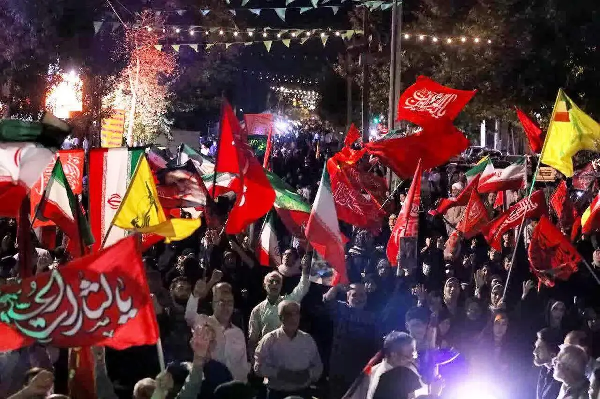 امتداد جبهه مقاومت را با پرچم حزب الله به نمایش می‌گذاریم
