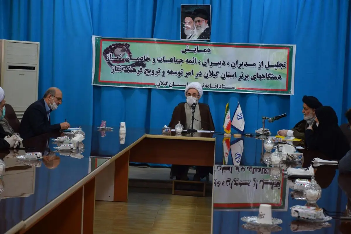 تشویق کارکنان به اقامه نماز از وظایف مدیران است