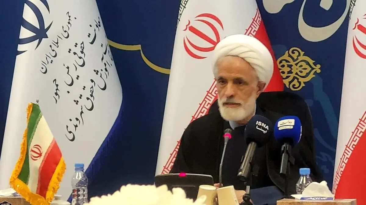 پرچم ایران با عزت و قدرت در خلیج فارس و تنگه هرمز برافراشته است