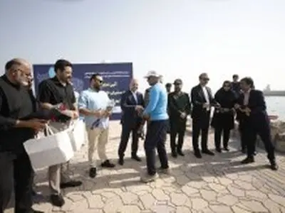 سفر شش قایقران پاروزن از فارور تا کیش به مناسبت سالروز آزادسازی خرمشهر