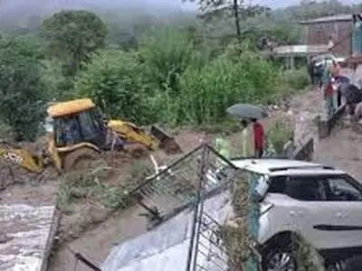 سانحه رانندگی در هند ۱۸ کشته و چندین مفقود برجای گذاشت/فیلم