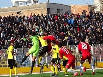 نساجی مازندران 2  - 2 فجرسپاسی / فرار فجر ۱۰ نفره از شکست با تساوی پرگل
