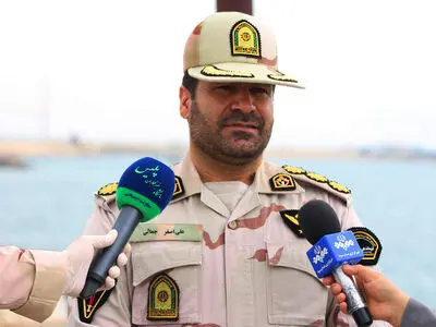 نجات جان 13سرنشین شناور تفریحی توسط دریادلان دریابانی کیش