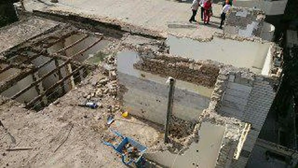 ریزش آوار بر سر 3 کارگر در بلوار سجاد مشهد/ 2 نفر کشته شدند