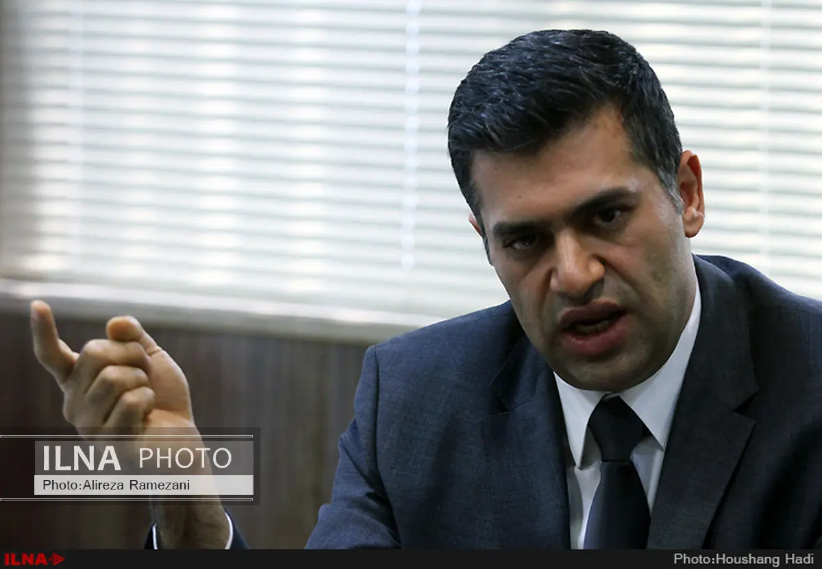 علی فرهی: لزومی ندارد که هنر فرش از صنعت دور باشد / بخشی از تولید فرش باید با رویکرد تجاریسازی و به قصد صادرات انجام شود
