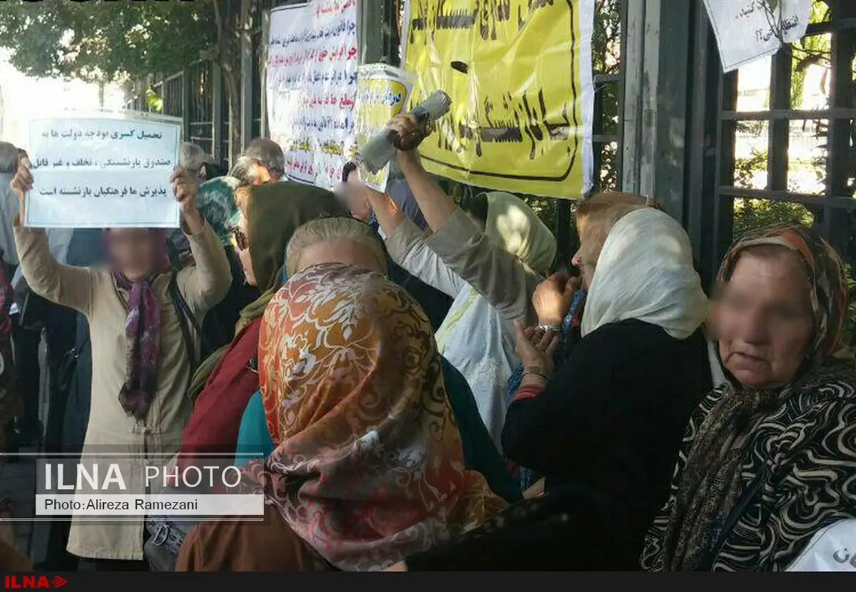 تجمع بازنشستگان فرهنگی مقابل وزارت رفاه