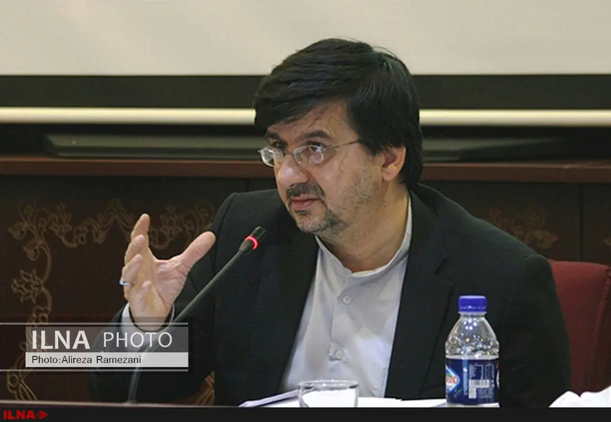 احمدی: نیازی نیست به فدراسیون فوتبال نامه‌ای بزنیم/ حمایت وزارت ورزش از تاج صحت ندارد