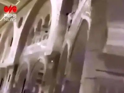 نخستین فیلم از فردی که در مسجدالحرام خود را از طبقات بالا به پایین پرتاب کرد