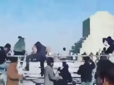 آیا مقبره کوروش آسیب دیده است؟!