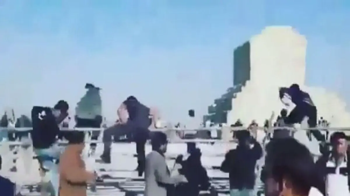 آیا مقبره کوروش آسیب دیده است؟!