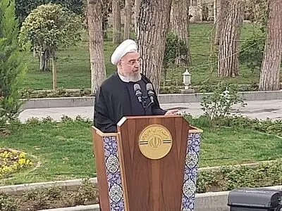 سالی که گذشت، در مجموع سال سختی بود/ در آستانه مهار کرونا و در آستانه پیروزی قاطع مردم ایران در برابر جنگ اقتصادی هستیم/ کسی ما را در مسیر مبارزه با کرونا یاری نکرد/  تاخیر در برداشتن تحریم خیانت است