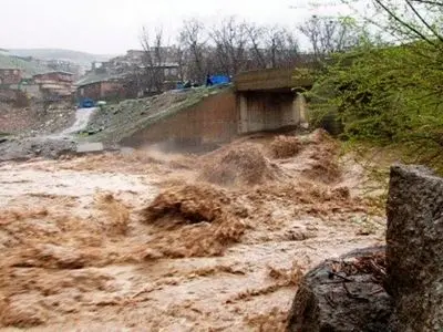 مسدود شدن راه‌های قلعه‌گنج به 3 شهرستان مجاور در پی طغیان رودخانه‌ها