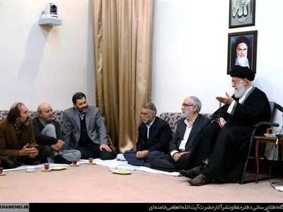 اصرار حاضران در جلسات پنجشنبه باعث شد سراغ «غیررسمی» برویم/ تلاش کردیم یک قدم به شخصیت واقعی رهبر انقلاب نزدیک‌تر شویم
