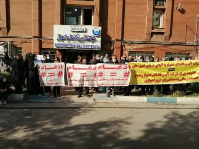 کارکنان شرکت آبفا اهواز دست به تجمع اعتراضی زدند/ ادغام غیرکارشناسی لغو شود