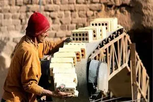 مرگ کارگر آجرپزی در آشخانه بر اثر برخورد با چرخ دنده‌ها